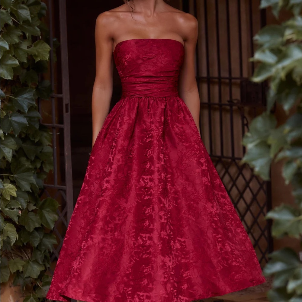 Babyboo Fashion Saoirse Midi Strapless Dress in Red Size S